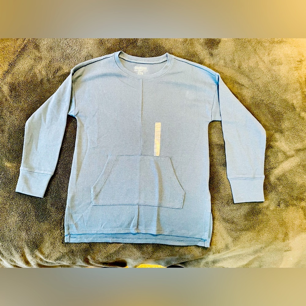 Oshkosh B’Gosh Long sleeve T with a front pocket brand new never worn unisex